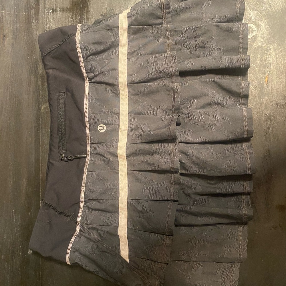Lululemon Athletica Black/Grey Skort with light Pink Accents